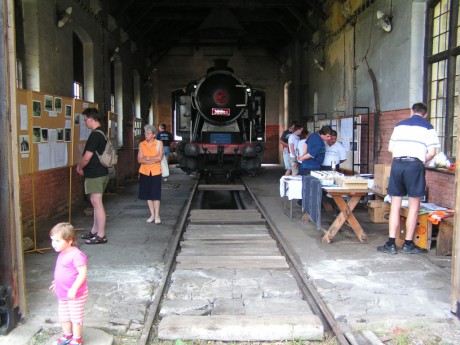 Celkový pohled a zvědaví návštěvníci.jpg